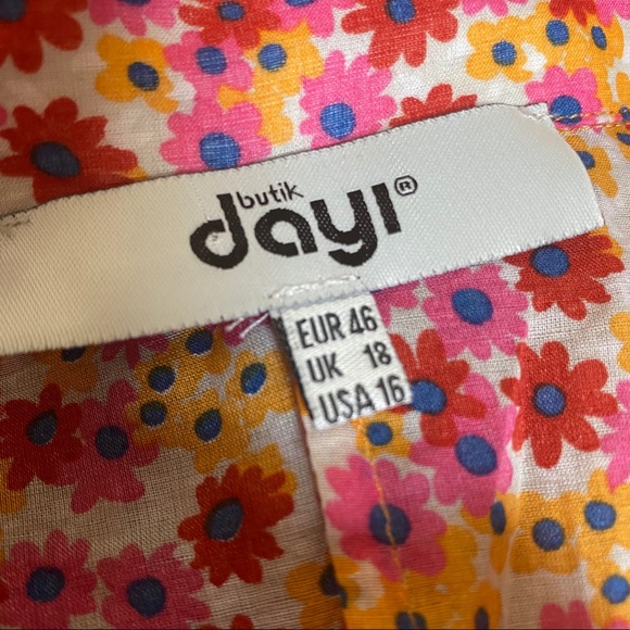 Floral Button-up - Picture 3 of 4